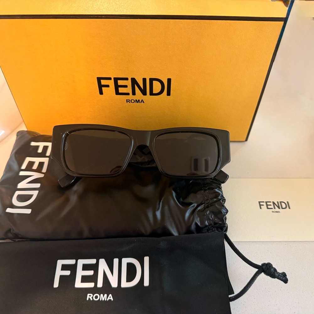 Fendi Black Rectangular Sunglasses with Gold FF D… - image 2